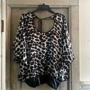 Kenar - oversized black & white 100% silk top - size L